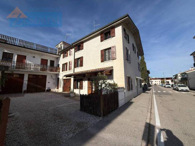 Villa Indipendente in vendita a Sommacampagna, Veneto