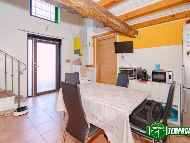 Villa Indipendente in vendita a Sommo, Lombardia