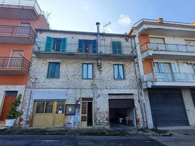 Villa Indipendente in vendita a Sonnino, Lazio
