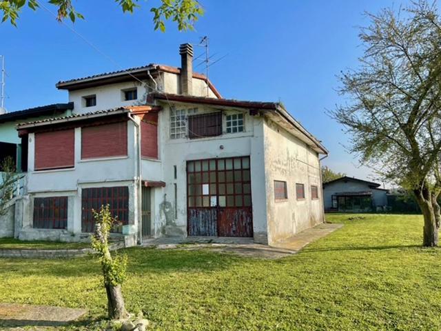 Villa Indipendente in vendita a Soragna, Reggio Emilia