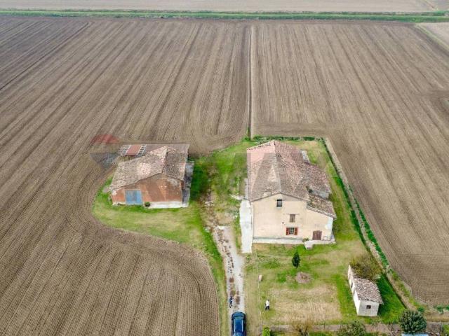 Villa Indipendente in vendita a Soragna, Reggio Emilia