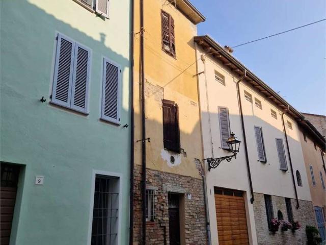 Villa Indipendente in vendita a Soragna, Reggio Emilia