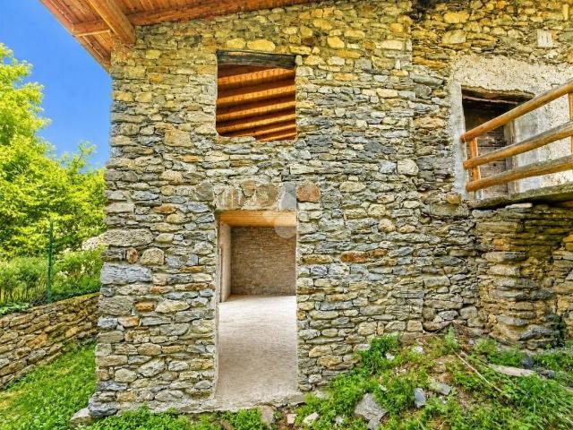Villa Indipendente in vendita a Sorico, Lombardia