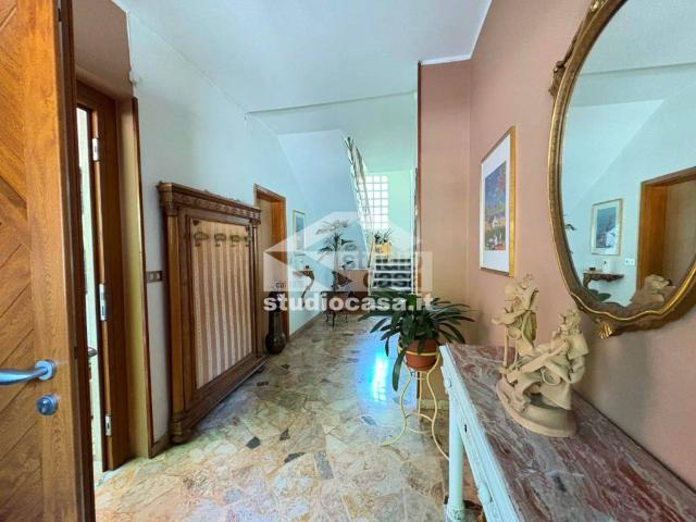 Villa Indipendente in vendita a Piazza, Sovere