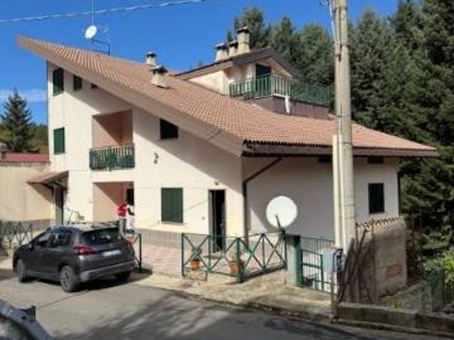 Villa Indipendente in vendita a Camigliatello Silano, Calabria