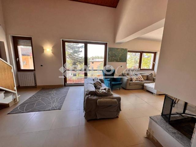 Villa Indipendente in vendita a Camigliatello Silano, Calabria