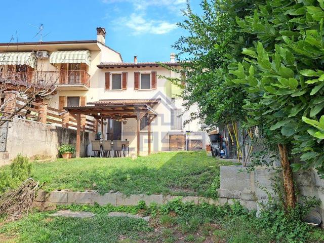 Villa Indipendente in vendita a Spinadesco, Lombardia