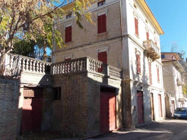 Villa Indipendente in vendita a Marche, Ascoli Piceno