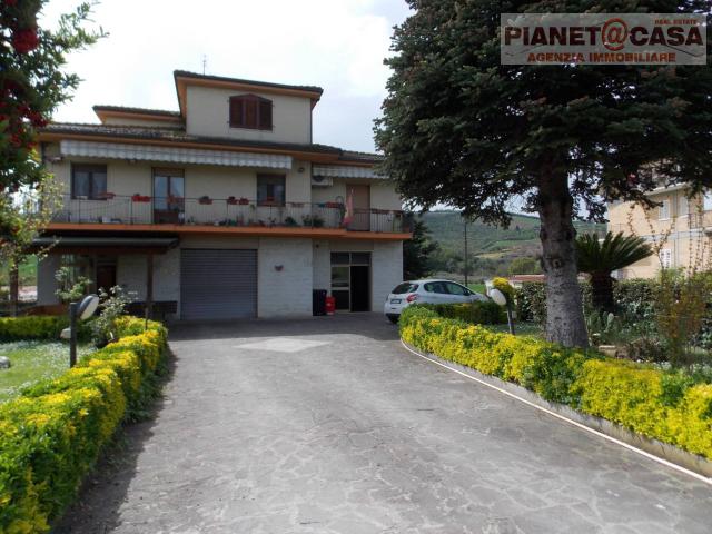 Villa Indipendente in vendita a Unione dei Comuni della Val Vibrata, Controguerra