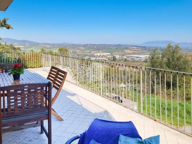 Villa Indipendente in vendita a Collerisana, Spoleto