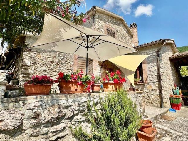 Villa Indipendente in vendita a Santa Maria, Spoleto