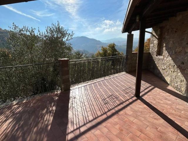 Villa Indipendente in vendita a Fogliano, Spoleto