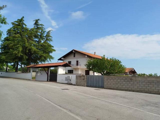 Villa Indipendente in vendita a Santa Teresa, Spoltore