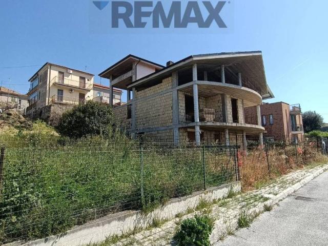 Villa Indipendente in vendita a Villa Santa Maria, Spoltore