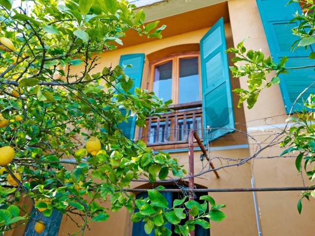 Villa Indipendente in vendita a Spotorno, Liguria