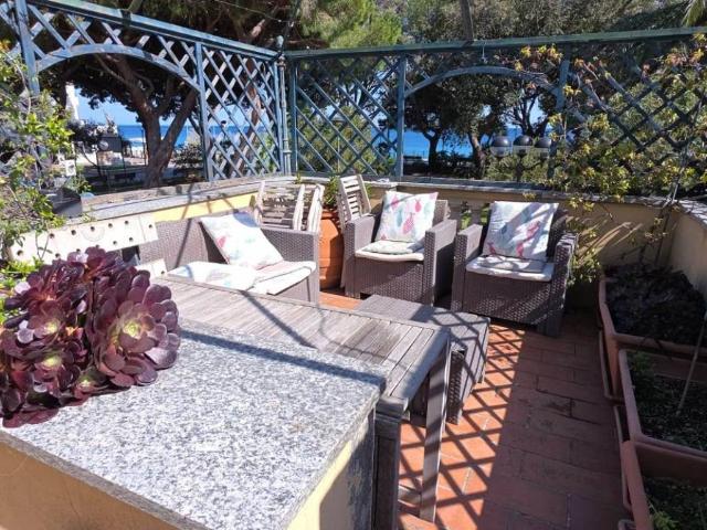 Villa Indipendente in vendita a Spotorno, Liguria