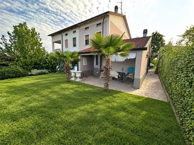 Villa Indipendente in vendita a Brancere, Stagno Lombardo