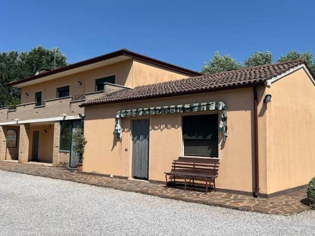 Villa Indipendente in vendita a Stanghella, Veneto