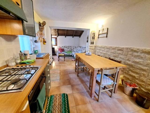 Villa Indipendente in vendita a Stazzona, Lombardia