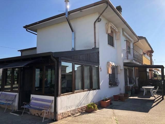 Villa Indipendente in vendita a Stienta, Veneto