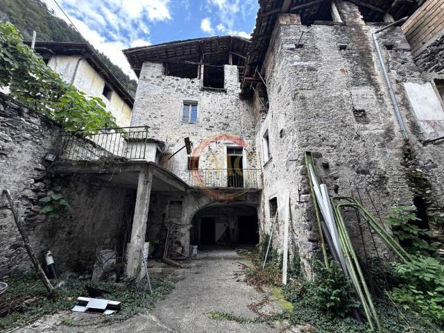 Villa Indipendente in vendita a Comunità delle Giudicarie, Storo