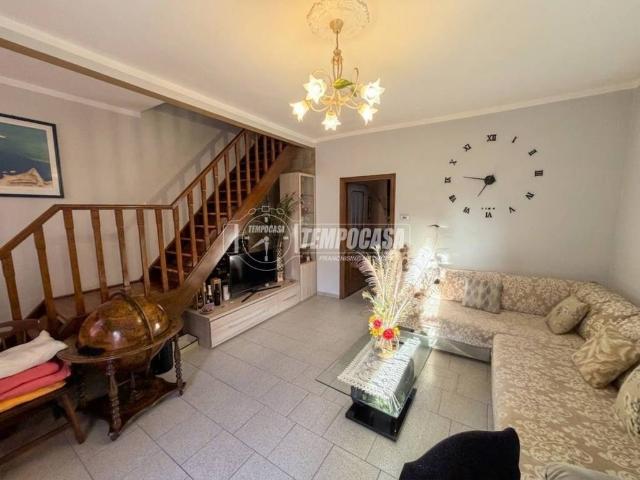Villa Indipendente in vendita a Stradella, Pavia