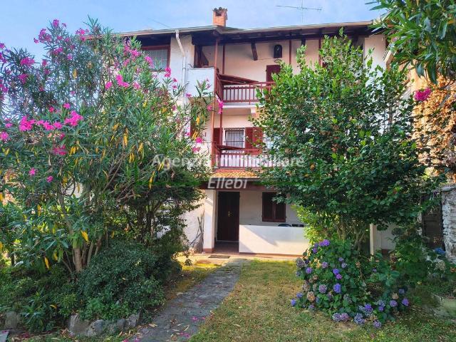 Villa Indipendente in vendita a Brisino, Stresa