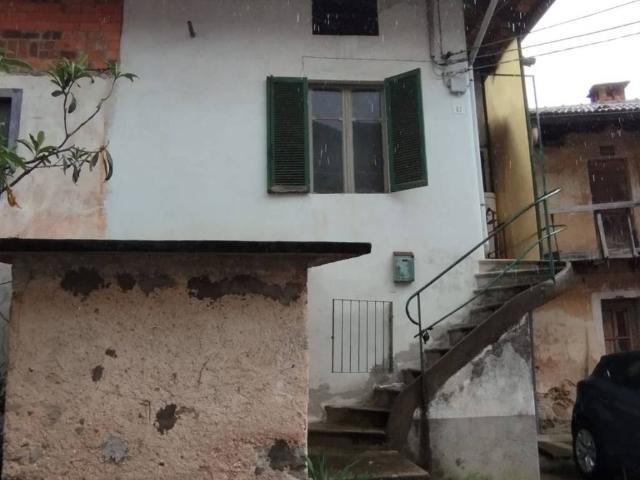 Villa Indipendente in vendita a Fontanella Ozino, Strona