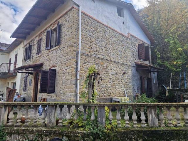 Villa Indipendente in vendita a Castelnuovo, Subbiano