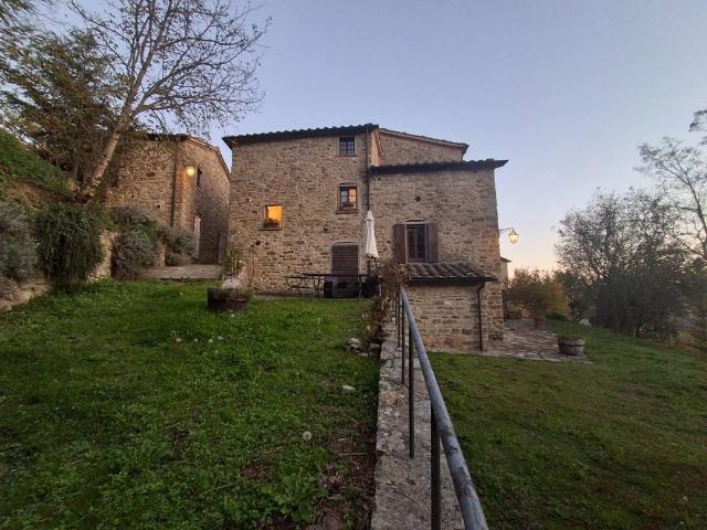 Villa Indipendente in vendita a Ghiora, Subbiano