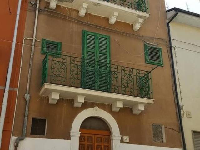 Villa Indipendente in vendita a Sulmona, Abruzzo