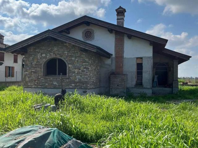 Villa Indipendente in vendita a Carobbio, Suzzara