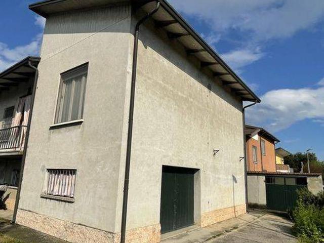 Villa Indipendente in vendita a Suzzara, Lombardia