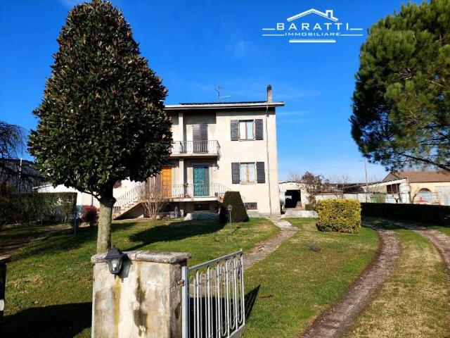 Villa Indipendente in vendita a Suzzara, Lombardia