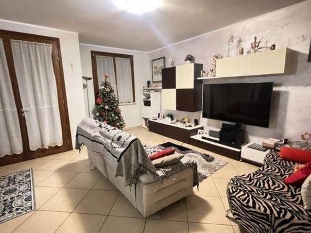 Villa Indipendente in vendita a Suzzara, Lombardia