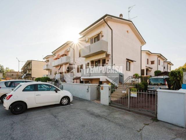 Villa Indipendente in vendita a Suzzara, Mantova