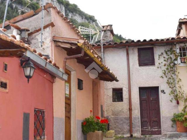 Villa Indipendente in vendita a Tagliacozzo, Abruzzo