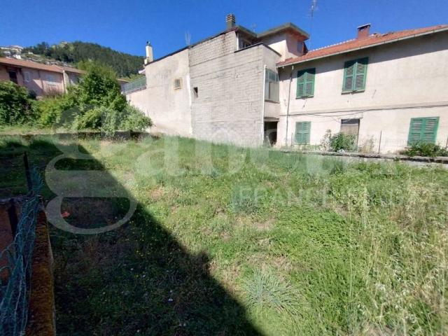 Villa Indipendente in vendita a Tagliacozzo, Abruzzo