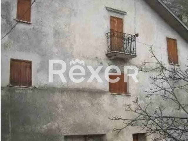Villa Indipendente in vendita a Tagliacozzo, Abruzzo