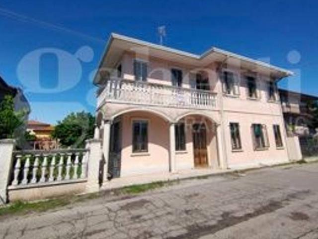 Villa Indipendente in vendita a Taglio Di Po, Veneto