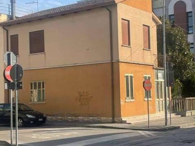Villa Indipendente in vendita a Taglio Di Po, Veneto