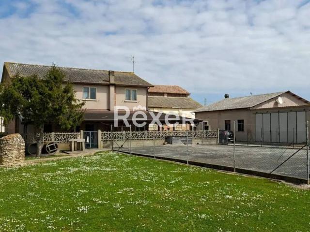 Villa Indipendente in vendita a Taglio Di Po, Veneto