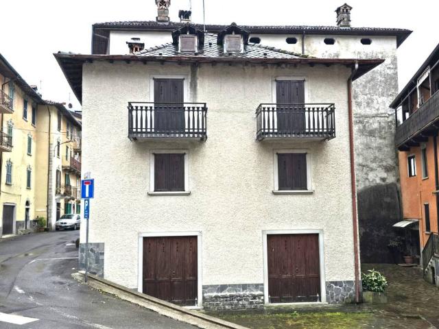 Villa Indipendente in vendita a Comunità Montana della Valle Brembana, Taleggio