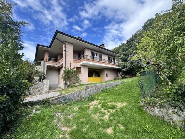 Villa Indipendente in vendita a Tarcento / Tarcint