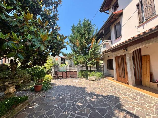 Villa Indipendente in vendita a Branco, Tavagnacco