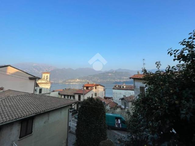 Villa Indipendente in vendita a Tavernola Bergamasca, Lombardia
