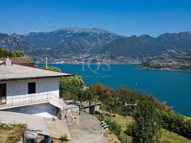 Villa Indipendente in vendita a Cambianica, Tavernola Bergamasca