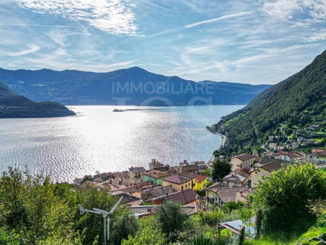 Villa Indipendente in vendita a Tavernola Bergamasca, Lombardia