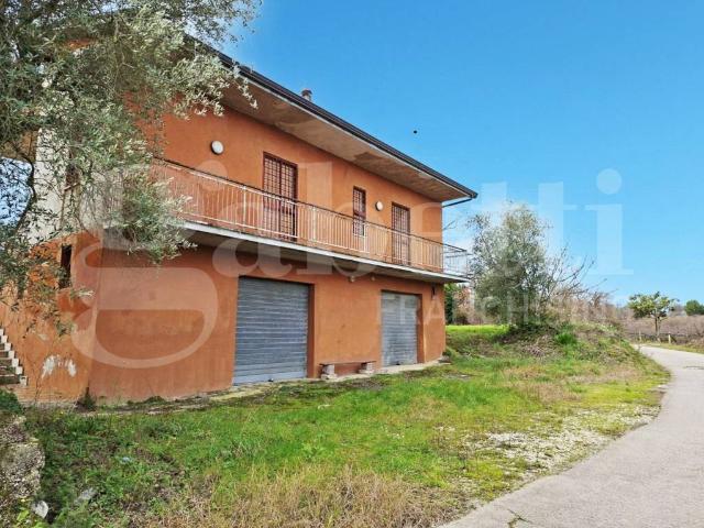 Villa Indipendente in vendita a Teano, Campania