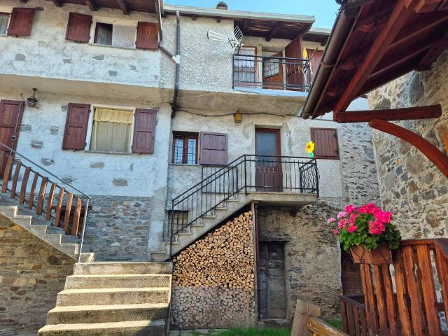 Villa Indipendente in vendita a Teglio, Lombardia
